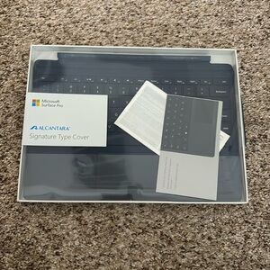 Microsoft Surface Pro Alcantara Signature Type Cover
